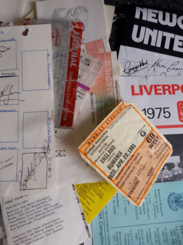 Old old football memorabilia signed aswell from old skool