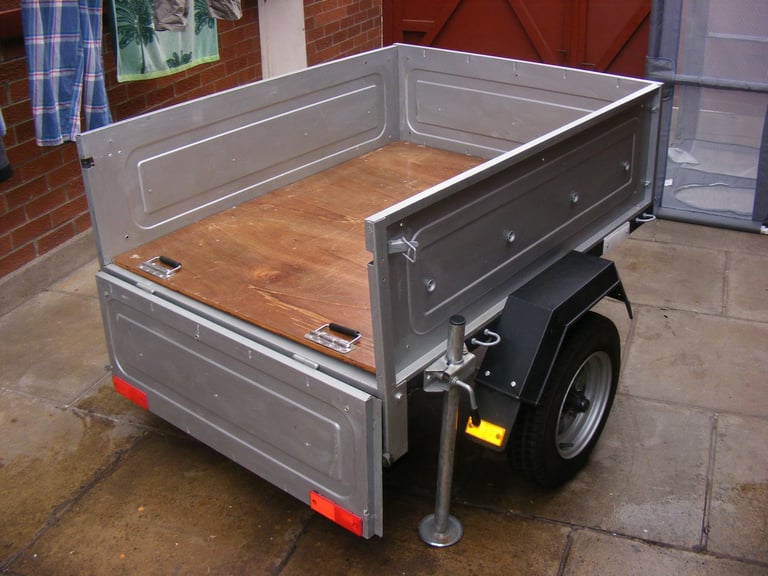 ERDE TRAILER . IN SUPERB CONDITION . ALL THE EXTRAS . 