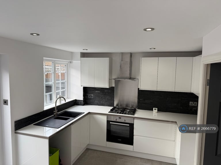 2 bedroom house in Cropton Grove, Bingham, Nottingham, NG13 (2 bed) (#2666779)