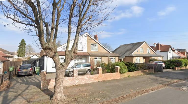 STUDIO IN SUNBURY-ON-THAMES, TW16 7PN - AVAILABLE NOW!