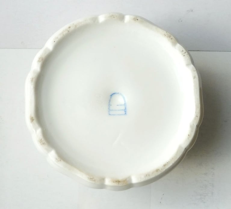 ANTIQUE VIENNA LIDDED BOWL