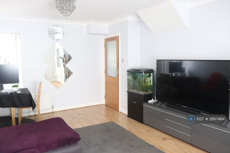 2 bedroom house in Nelson Close, Uxbridge, UB10 (2 bed) (#2667484)