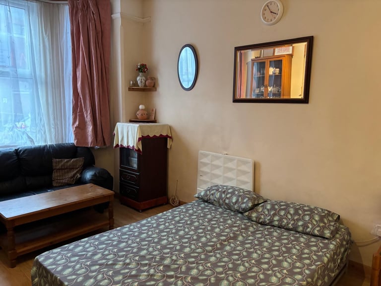 2 bedroom flat 