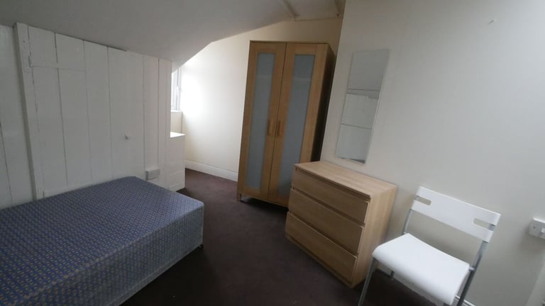 Double room to let in Windham rd. Springbourne. 