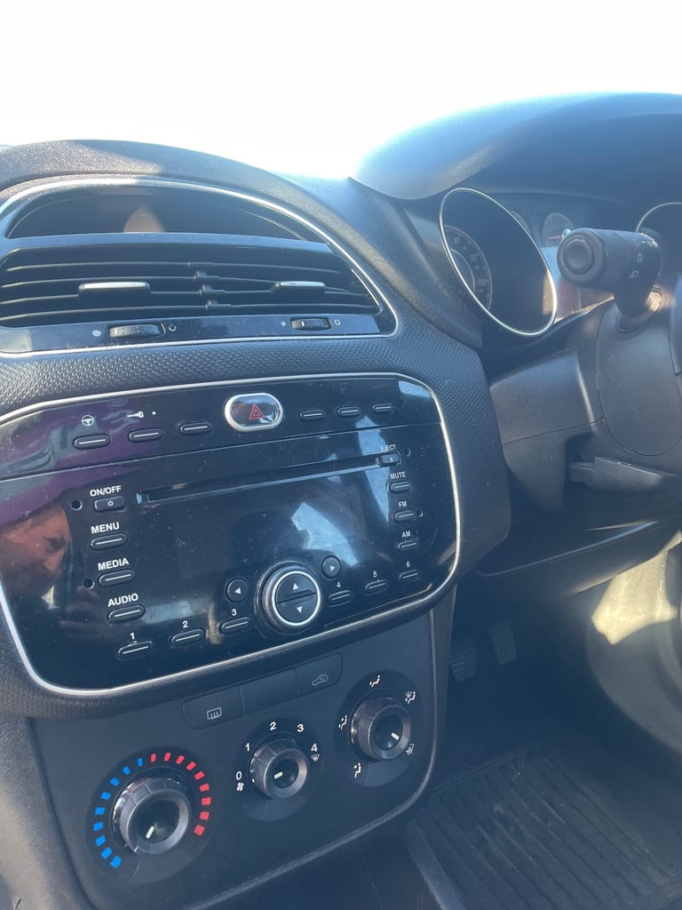 2014 Fiat Punto 1.2 Pop 5dr [Start Stop] HATCHBACK Petrol Manual