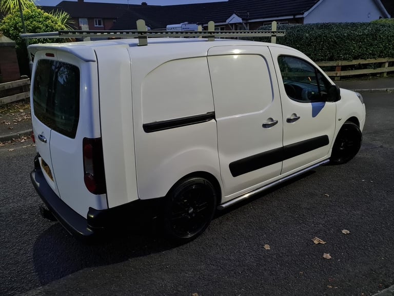 Factory Crew Van  Long Wheel Base Twin Side Loading Doors 2013 Peugeot Partner Professional HDI