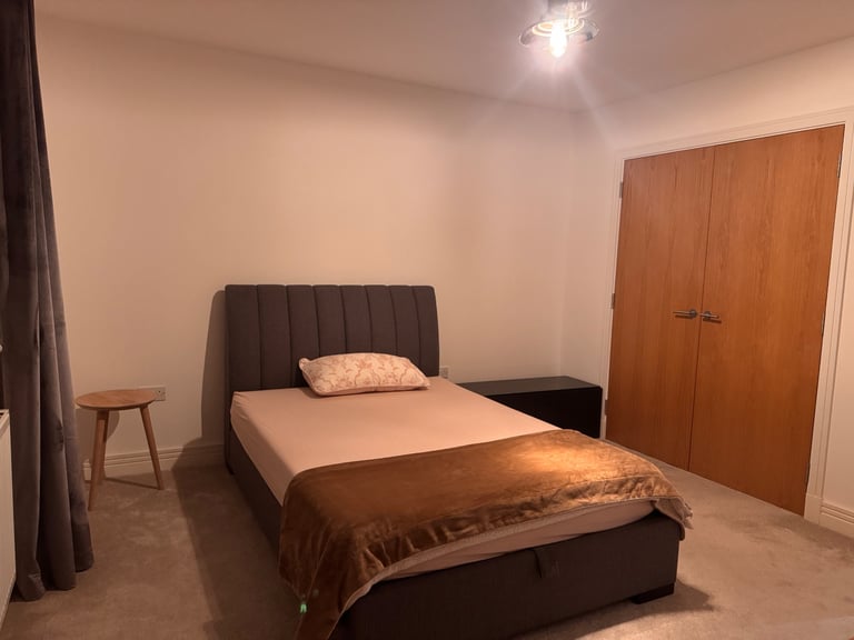 Spaces double bedroom with en-suite to let