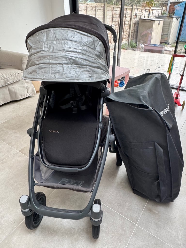 Uppababy Vista 2017 double pram - Jake Black - excellent condition 