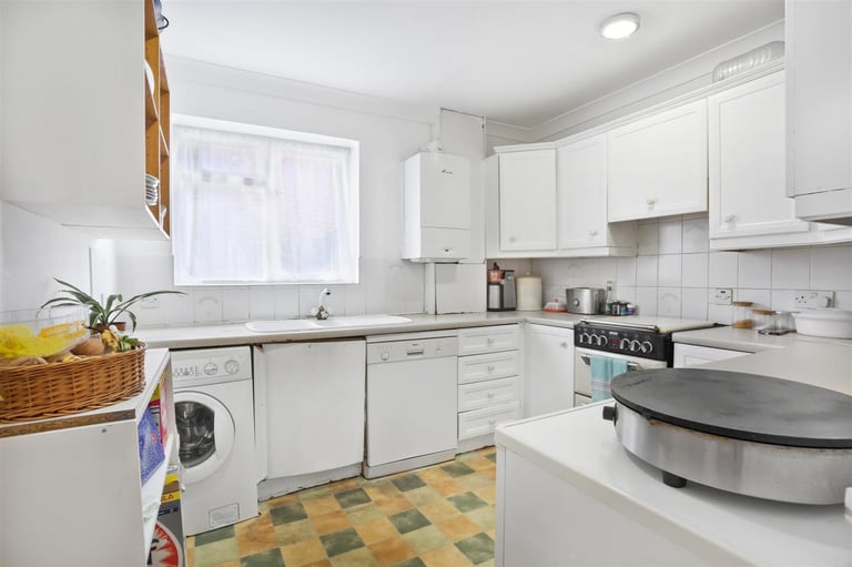 Spacious Double Room to Rent – Sutton Common Road – NO DEPOSIT