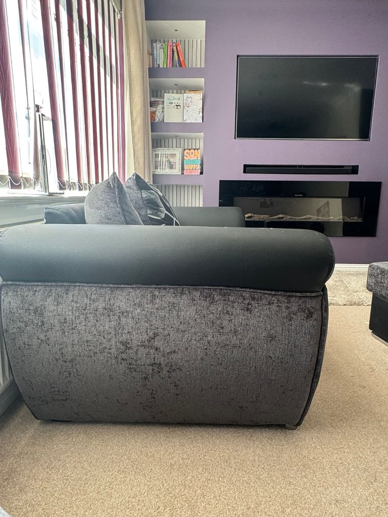 2 seater couch and puffet 