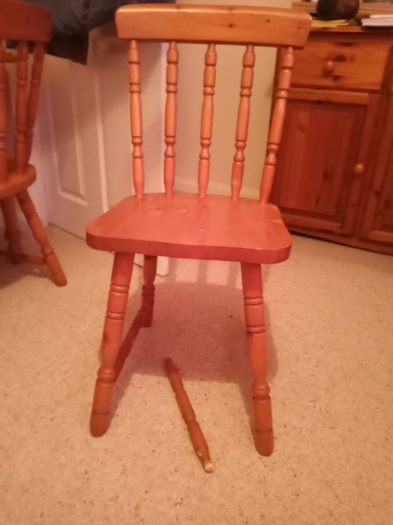 Dinning table and chairs 