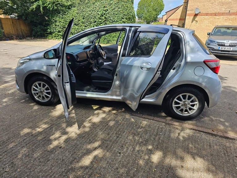 2018 Toyota Yaris 1.5 VVT-h Icon Tech E-CVT Euro 6 (s/s) 5dr Hatchback HYBRID ELECTRIC Automatic