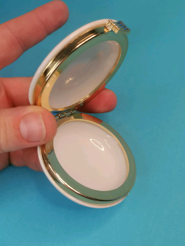 2,2 inch lenght. H.MQueen Elizabeth II Golden Jubilee Trinket pill box