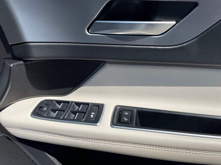 2018 Jaguar XF 2.0 D R-SPORT AWD 4d 177 BHP Saloon Diesel Automatic