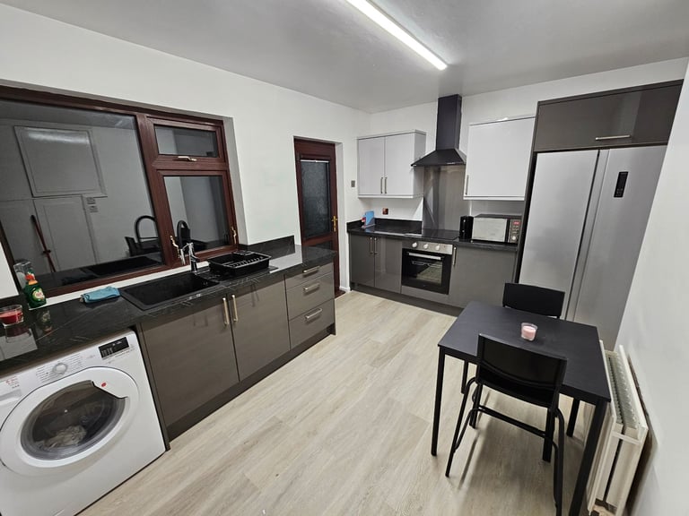 Room for Rent – £450/month (All Bills Included)