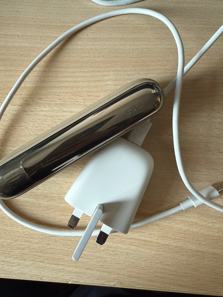IQOS ILUMA Charger Pebble Beige Good condition and working properly  