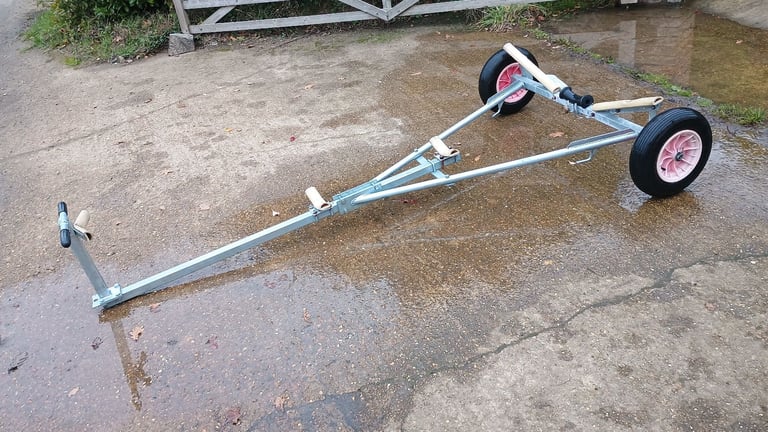 Dinghy launching trailer