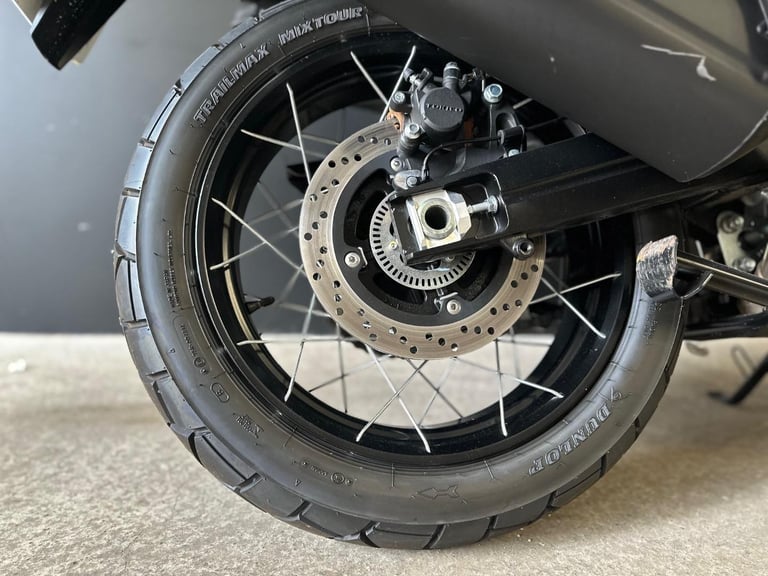 STUNNING ONE OWNER 2023/23 SUZUKI V-STROM 1050 DE MOTORCYLE 