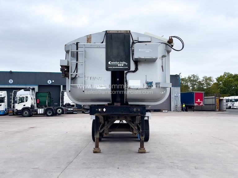 FRUEHAUF BULK TIPPING TRAILER 