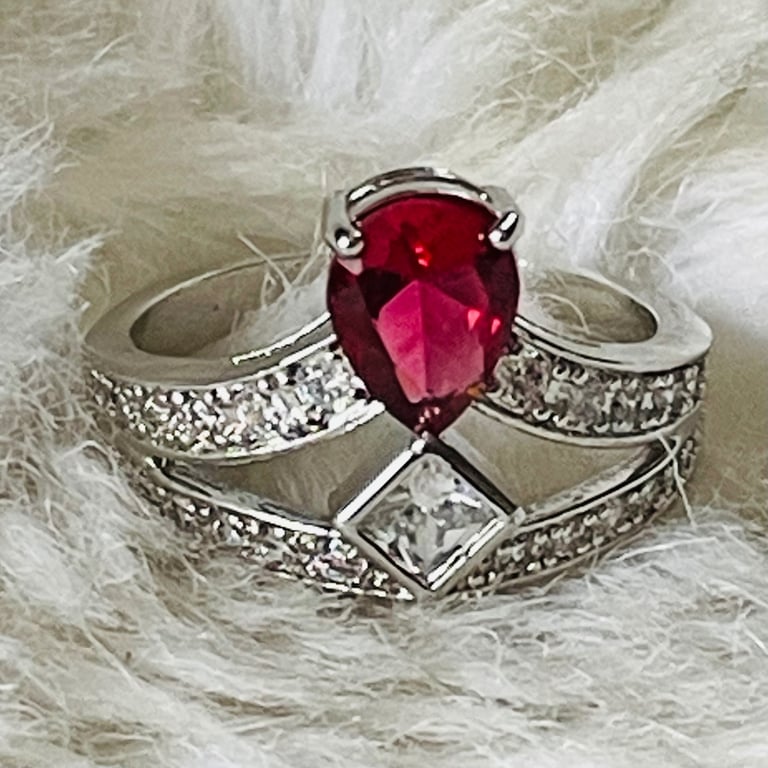 image for BNWOT Dazzling Red Pear Drop CZ Sparkling Rhinestone Cocktail Costume Jewelry Silver Tone Ring
