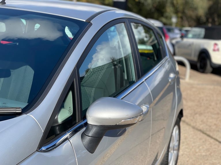 FORD FIESTA 1.4 Zetec 5dr 2011