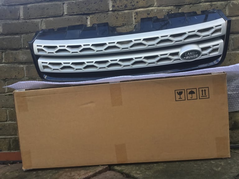 image for Discovery sport L550 grill silver 2016 onwards genuine original Land Rover range rover