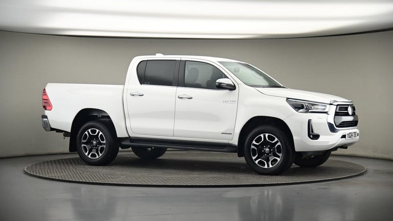 2024 Toyota Hilux 2.8 D-4D Invincible Pickup Double Cab 4dr Diesel Auto 4WD Euro 6 (s/s) (204 Pic...