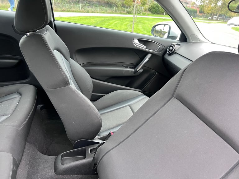 Audi, A1, Hatchback, 2011, Manual, 1598 (cc), 3 doors