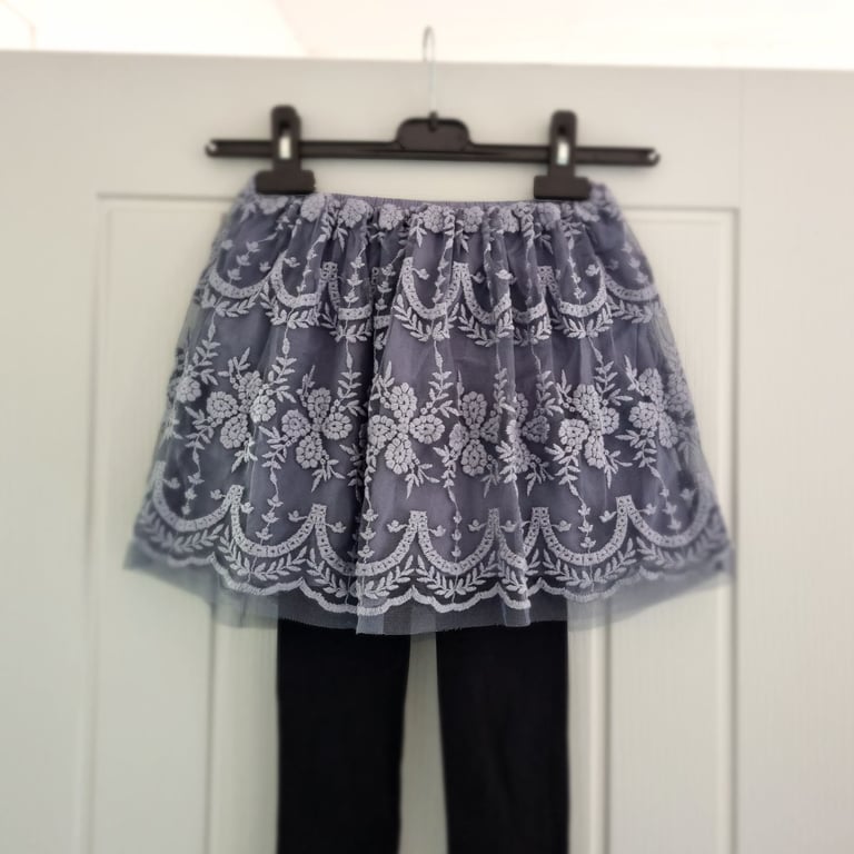 Next Girls Lace Lined Skirt. Ideal in Winter & Parties/Weddings Age 4-5 New.