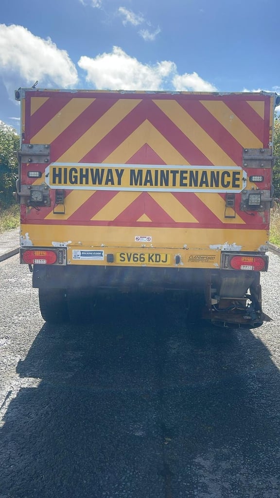 2016 (66) LEYLAND DAF CF370 GRITTER / CUTHBERTSON MPB. WALKING FLOOR