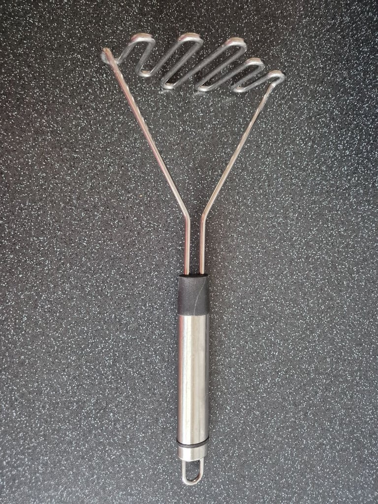 4 piece kitchen utensils - used but in good condition