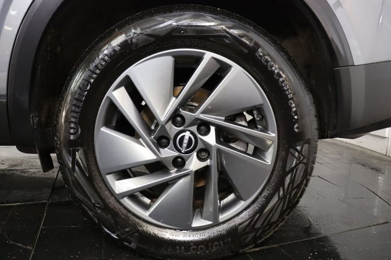 2022 Nissan Qashqai 1.3 DIG-T MHEV Acenta Premium 5dr (APPLE CAR PLAY, REV CAMERA) Manual