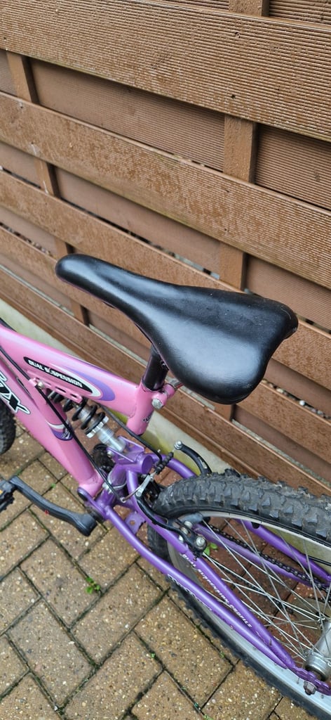 ROCKFOX REFLEX DUAL SUSPENSION 18 INCH FRAME 26 INCH WHEELS. VERY GOOD.