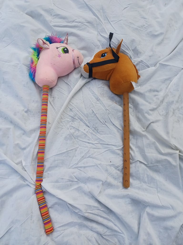 image for TWO SOFT HORSES HEADS ON STICKS WORKING ORDER SOUNDS