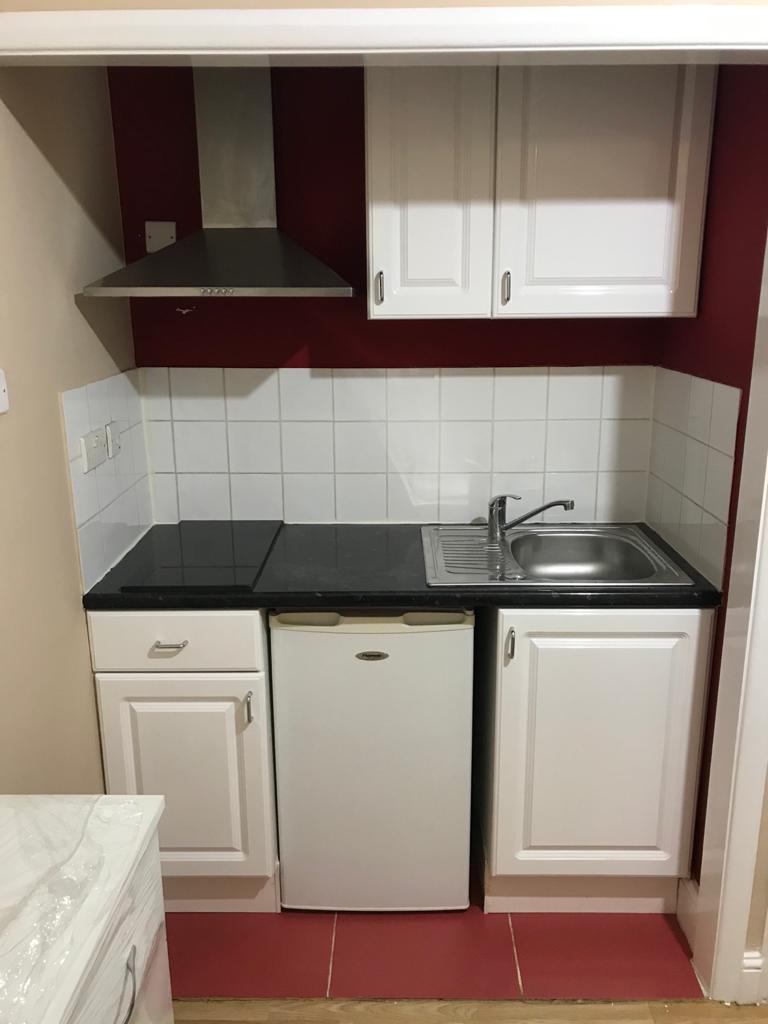 Bedsit to rent with own shower and toilet in Hertford rd N9 7EL