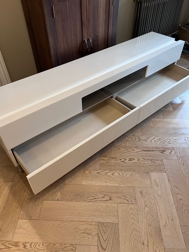 Free White Cadira TV unit