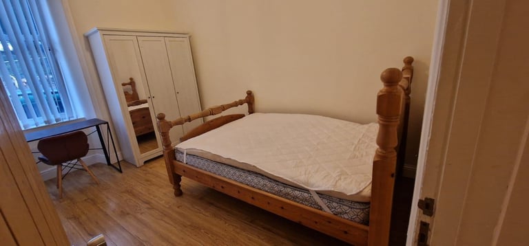 Lovely Double Room Recently within flat share in Holyrood, City Centre