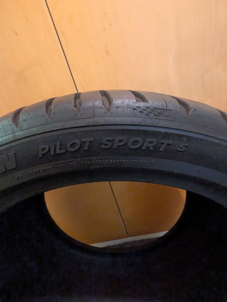 image for Michelin Pilot Sport 5 – 245/40/18 – Part Worn – 6.5mm Tread Perfect condition