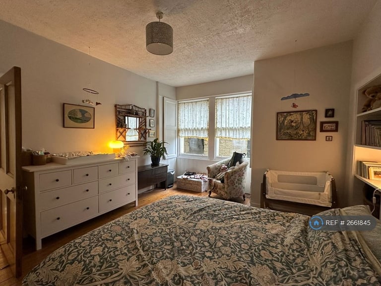 2 bedroom flat in Inverleith Terrace, Edinburgh, EH3 (2 bed) (#2661845)