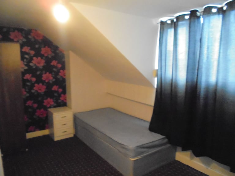 Rooms to Rent in 7 Bed House on Ivor Road, Sparkhill. Supported Accommodation. Immediate Move In