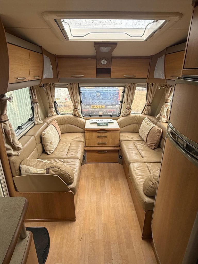 2008 Swift Conqueror 645 Fixed island  bed with new mattress