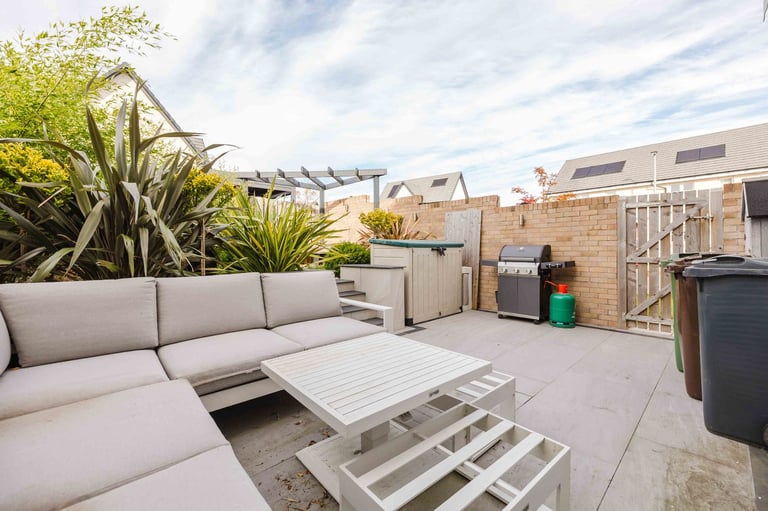 Stunning, 3 bedroom, end-terraced family home in Kaimes, with private garden and parking