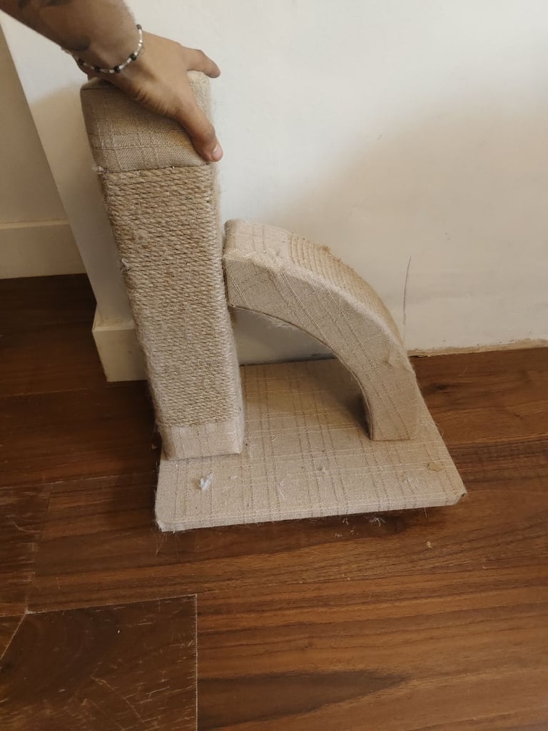 Small cat scratch post