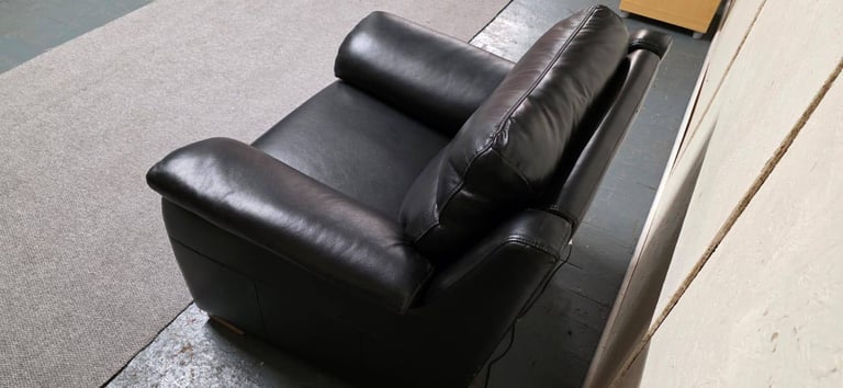 As New DFS®️ Medwick Black Genuine Leather Electric Power Recliner Armchair USB Charging RRP £1099