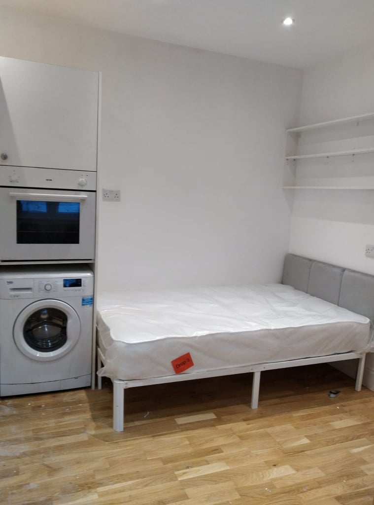 DSS GFL.STUDIO FLAT 10MIN BUS WIMBLEDON TUBE 10 MIN WALK RAYNES PK BR 