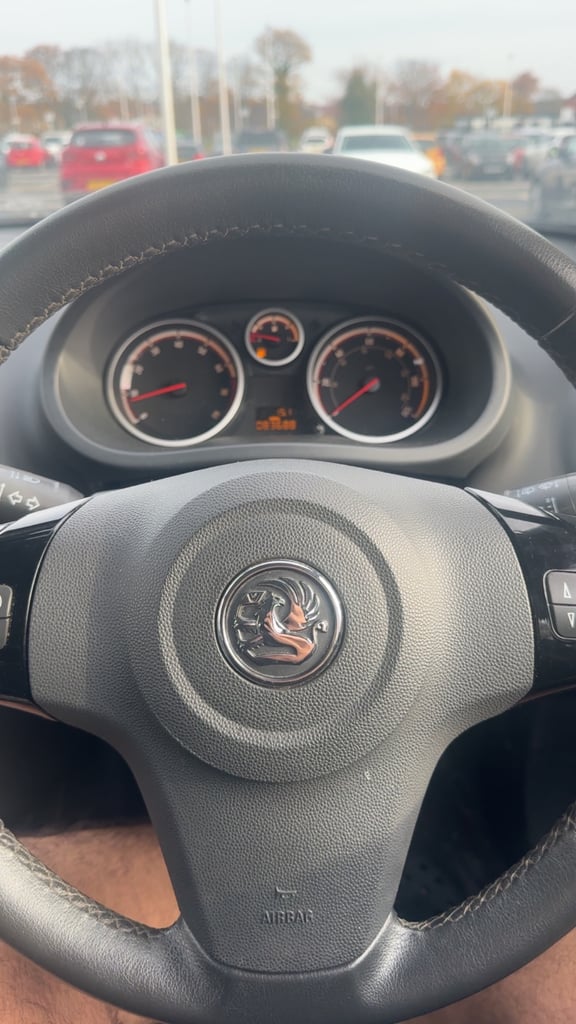 2009 VAUXHALL CORSA 1.4 PETROL FULL YEARS MOT 83K MILES STARTS N DRIVES GREAT CHEAP ON INSURANCE