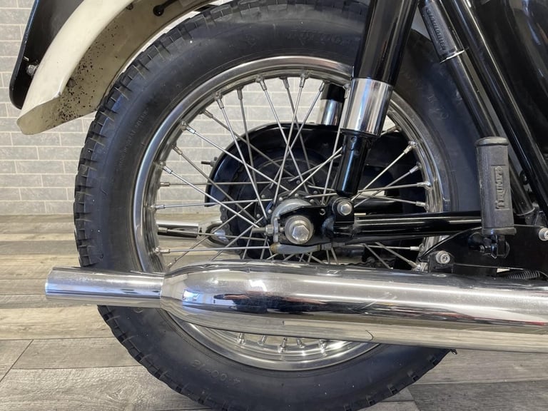 1966 TRIUMPH T120 BONNEVILLE GRENADIER RED  + ALASKAN WHITE