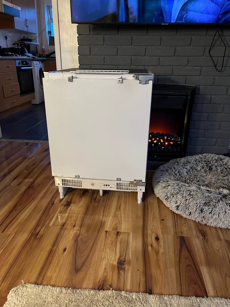 Undercounter freezer - integrated 