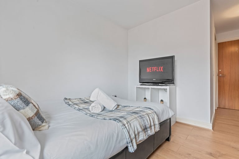 Cosy 2-Bed City Centre Apartment | Fully Furnished | All Bills Included | Canal View