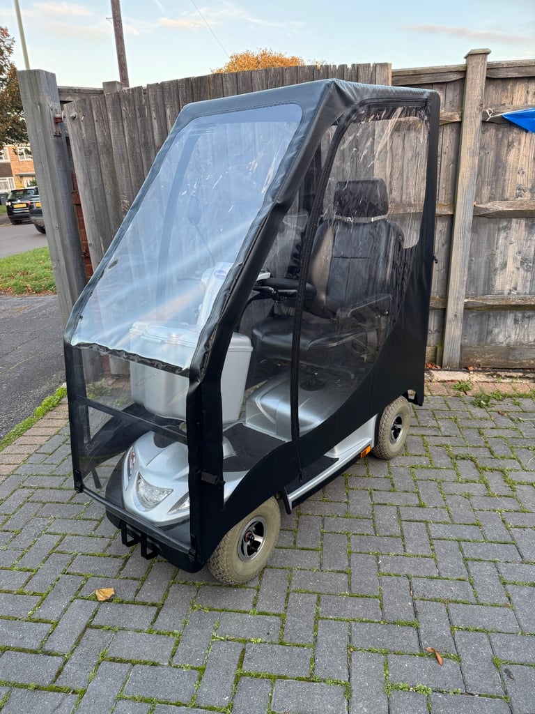 Invacare Comet 8MPH Mobility Scooter With Canopy! Excellent condition 